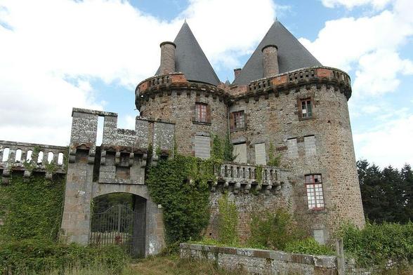 Château de Landal à #Broualan (#IlleEtVilaine) Château cité dès le XIIe siècle, se composant à l'origine de quatre tours du XVe siècle dont deux existent encore en partie. Il était entouré d'un mur d'enceinte s...
Suite 👉 https://monumentum.fr/monument-historique/pa00090511/broualan-chateau-de-landal
#Patrimoine #MonumentHistorique
Photo CC-BY-SA 4.0 : Armael