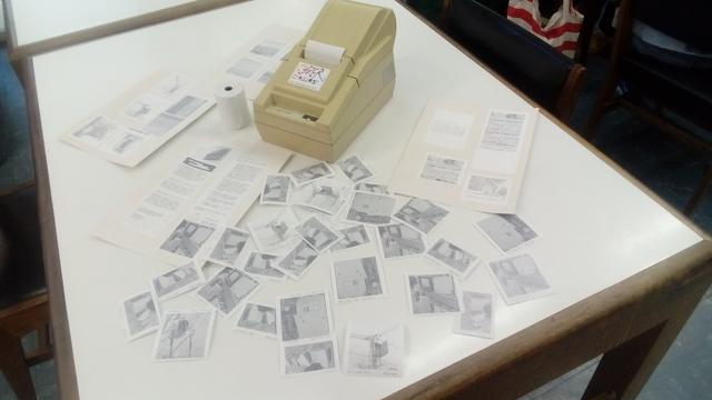 Tiqueadora recuperada con muchas hojas impresas