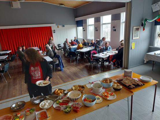 Working class people attending the mayday event, eating communal lunch and building relationships of solidarity
