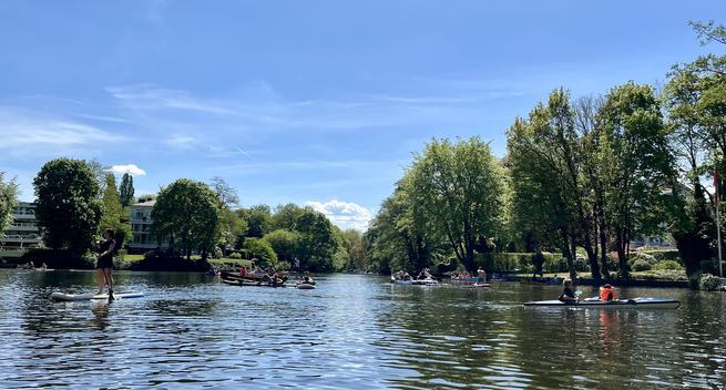Rondeelteich voll mit sup boards und Kanus