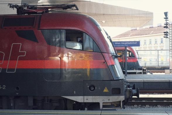 The ÖBB Taurus loco in red livery at Vienna main train station.