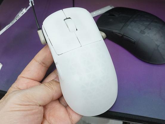 つかみ持ち特化型ゲーミングマウス「OP1w 4K」がEndgame Gearから、4Kポーリングレート対応 - AKIBA PC Hotline!