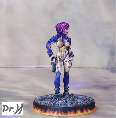 Front of the Szalamandra pilot miniature.
