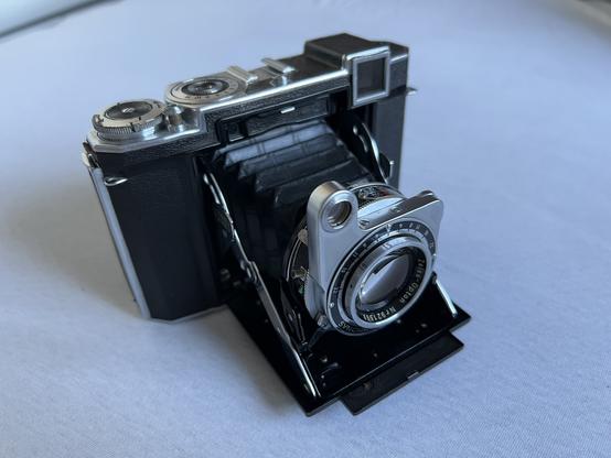 Big old medium format camera Zeiss Super Ikonta 532