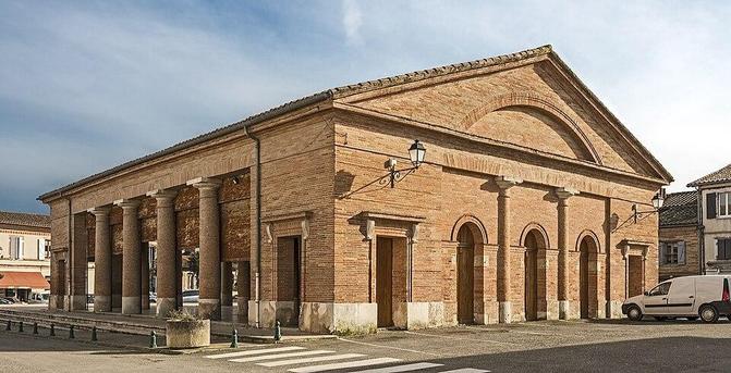 Halle à #Cadours (#HauteGaronne) Halle construite par l'architecte Antoine Cambon en 1825-1833. Edifice néo-classique faisant référence au temple dorique. Les techniques mises en oeuvre pour sa construction son...
Suite 👉 https://monumentum.fr/monument-historique/pa31000064/cadours-halle
#Patrimoine #MonumentHistorique
Photo CC-BY-SA 4.0 : Didier Descouens