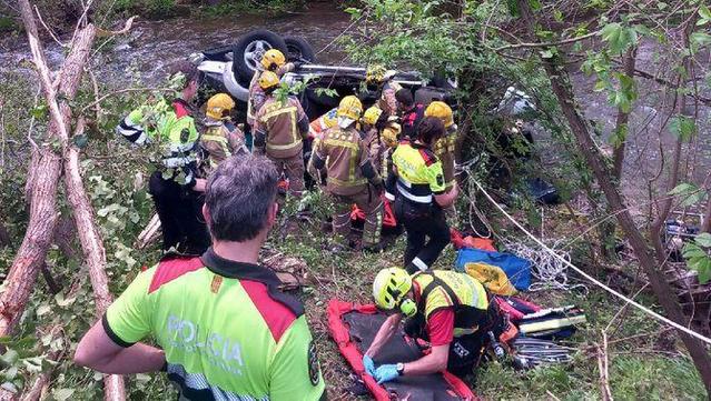 Fins al lloc de l'accident s'hi ha desplaçat un helicòpter medicalitzat (Bombers de la Generalitat)