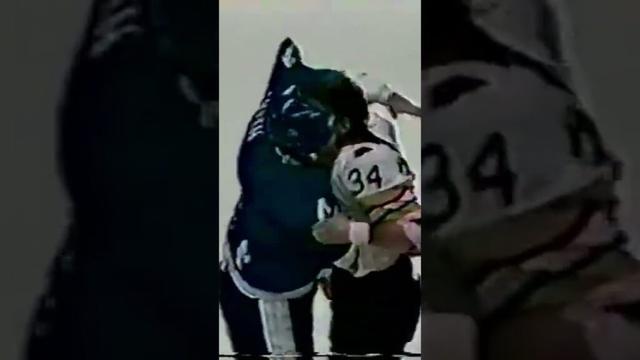 Lyndon Byers & Greg Smyth leave Sin Bin for Rnd 2 #nhlfights #hockeyfights #bostonbruins #hockey