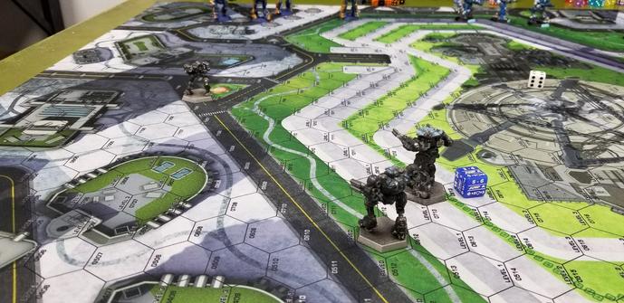 A Clan Nova Cat Jenner IIC, Rifleman IIC, and Nova Cat advance on an assault lance