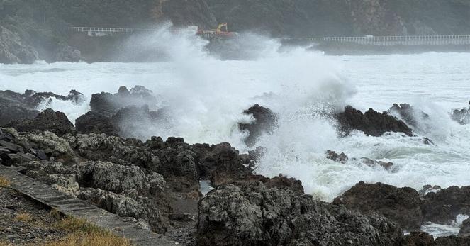 ＮＺの10年超ぶり悪天候、最悪脱する　首都空港なお一部制限 | ロイター