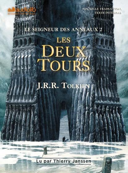 Couverture du livre audio Les Deux Tours de JRR Tolkien, lu par Thierry Janssen. On y voit une vue d'Isengard inondée, avec un personnage qui monte les marches au premier plan (image d'Alan Lee)