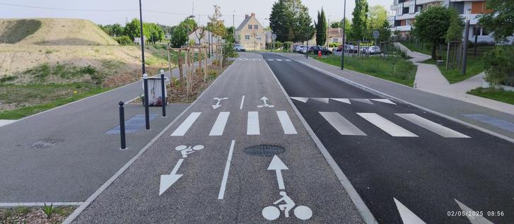 Le parking en bas des immeubles