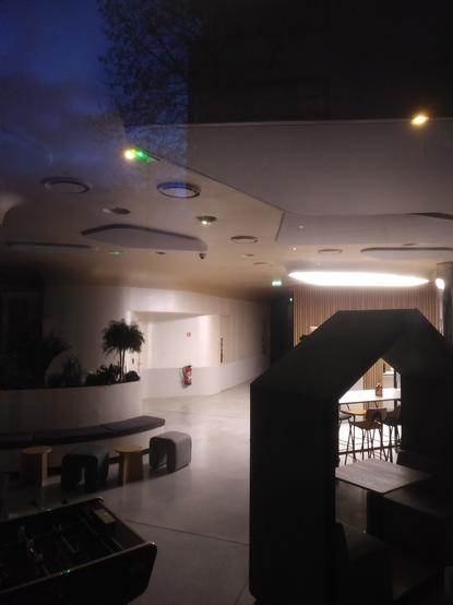 ZAC Marquigny 
Autrefois (il y a 7 ans encore) des petits immeubles, à plus de 40/100 en pleine terre, un "pavillon de chasse" avec caractère... 
Terre brûlée 
Squats 
Tout a été rasé pour des logements entassés près du périphérique,  les bains douches réhabilités en un musée à coup d'argent public indécent et un immense immeuble de bureaux 

En 2024, l'immeuble qui a dit accueillir le nouveau siège de France loisir est entièrement vide depuis 2 ans
