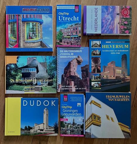 Neuf guides de voyage et autres livres autour des Pays-Bas et de l’architecture (couvrant Groningen et sa région, Leeuwarden, Utrecht, Amersfoort et Hilversum).