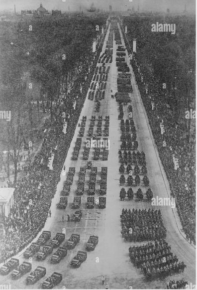 German military parade in honor of Adolf Hitler's birthday. The parade formation. Berlin, Germany, circa June 1939
source: www.alamy.de/deutsche-military-parade-zu-ehren-von-adolf-hitlers-geburtstag-die-parade-forming-berlin-deutschland-ca-juni-1939-image601564979.html?imageid=62C19DF9-E880-491C-B06A-9EF807018639&p=307105&pn=1&searchId=c82f301200caa713b99618ee4e4a3ae0&searchtype=0