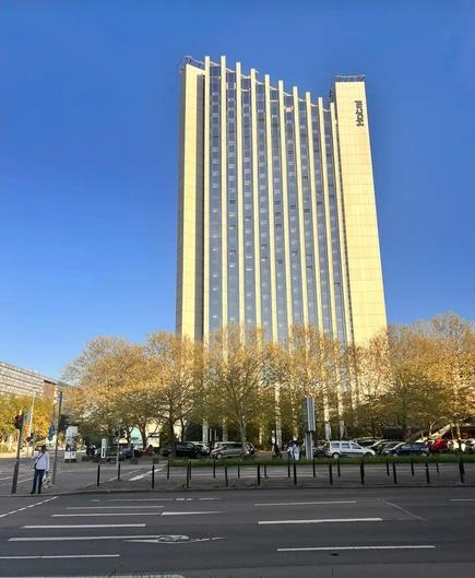 Blick auf ein Hochhaus