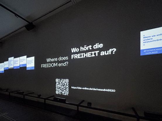Rückzug der Wissenschaft aus X - im Berliner Schloss, Sitz des Humboldt Forums, wird er auf innovative Art erklärt und dargestellt.