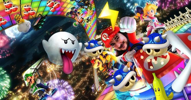 Der ehemalige Spieleredakteur Daniel Pook von AreaGames wird in der bunten Welt des Videospiels Mario Kart 8 Deluxe von allen Seiten mit Schildkrötenpanzern, Bananenschalen und Bomben beworfen, während ein Blitz in seinen Kopf einschlägt. Auch greift ihn ein halbdurchsichtiger, weißer Geist mit herausgestreckter Zunge an. Alles ist im comichaften Stil der Super-Mario-Spiele von Nintendo gehalten. Banner des Podcasts "Das Letzte Level".
