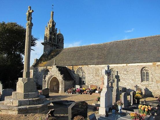 Eglise Saint-Théodore à #Tréduder (#CôtesDArmor) Edifice sans doute du XIVe siècle, ayant subi des remaniements aux XVIe et XVIIe siècles. Le vaisseau principal est bordé, au nord, par la chapelle des fonts bap...
Suite 👉 https://monumentum.fr/monument-historique/pa00089684/treduder-eglise-saint-theodore
#Patrimoine #MonumentHistorique
Photo CC-BY-SA 4.0 : Fil22plm