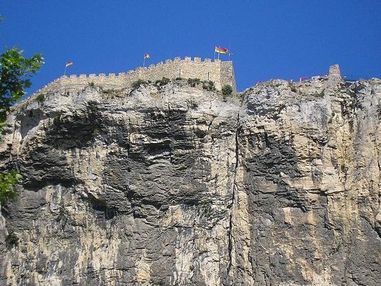 Château (restes du) à #Mornas (#Vaucluse) Château (restes du) : inscription par arrêté du 20 mai 1927.
Suite 👉 https://monumentum.fr/monument-historique/pa00082089/mornas-chateau-restes-du
#Patrimoine #MonumentHistorique
Photo CC-BY-SA 4.0 : Yodie