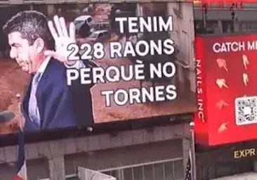 Cartell que mostra una foto de Mazón amb un missatge recordant-li que no torne i que hi ha 228 morts. Foto a Nova
York.