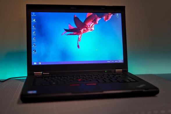 A shot of a ThinkPad T430 running Windows 8 Pro, showing the Desktop with a few games installed.