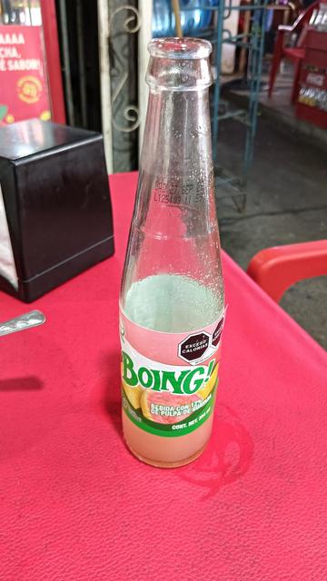 Fotografía de un Boing de Guayaba en una taquería de Veracruz, Mexico