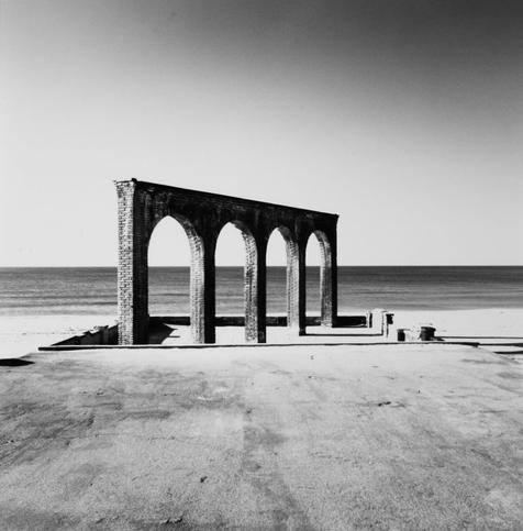 Mimmo Jodice, Marina di Licola Opera IV, 2008. Stampa su carta baritata al bromuro ai sali d’argento realizzata a mano dall’artista. VINTAGE Napoli, Mimmo Jodice Studio