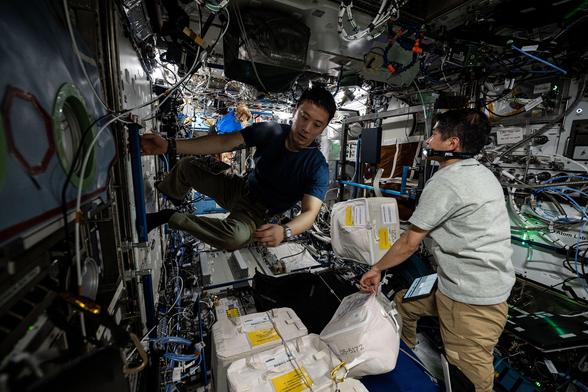 Astronauts_Jonny_Kim_of_NASA_and_Takuya_Onishi_of_JAXA_(iss073e0001873).jpg