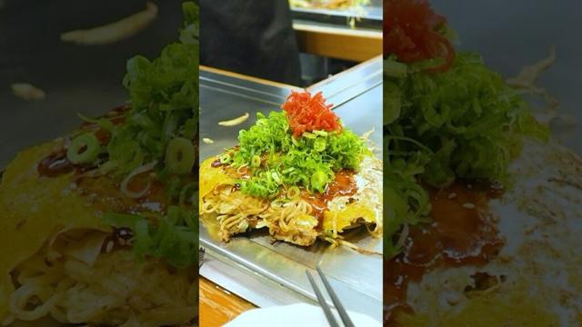 The BEST Okonomiyaki 🥢 #hiroshima #japan #japanfood #okonomiyaki #japantravel #japanese #japanvlog