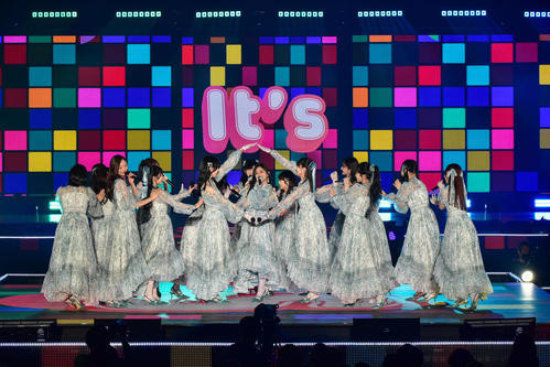 乃木坂46が先陣切るパフォーマンス　Rakuten GirlsAward 2025 S/S