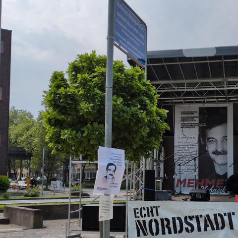 Bühne auf dem Mehmet-Kubaşık-Platz