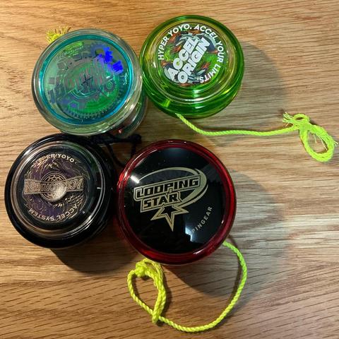 ハイパーヨーヨーとスピンギアのヨーヨーの写真