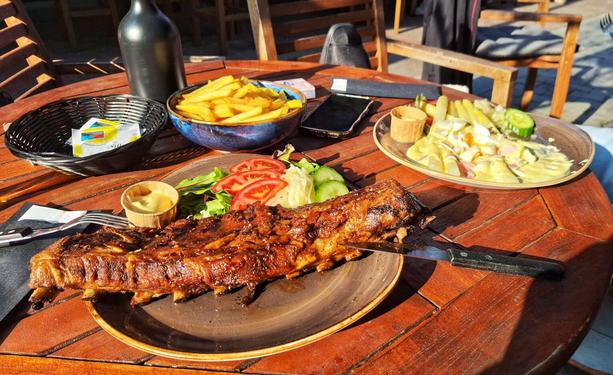 #foodporn 
#Bar #Restaurant #DePosthoorn 
#Spareribs and #Aspergers on a table
#Cuijk