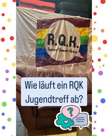 Bild von einer RQK Logo Flagge und einem Text: "Wie läuft ein RQK Treffen ab?".