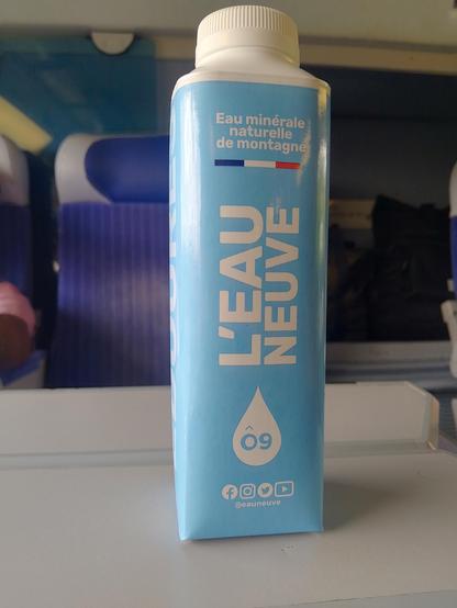 Picture of a half-litre TetraPak water bottle. "Eau minérale naturelle de montagne. L'EAU NEUVE."