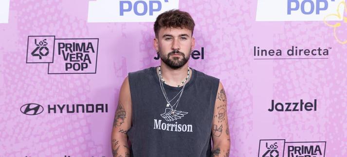 Dani Fernández posa en la alfombra roja de LOS40 Primavera Pop, en el Movistar Arena de Madrid el 11 de abril de 2025. / Aldara Zarraoa