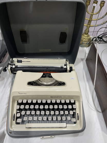 A typing machine at a flea market.