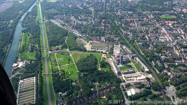 An aerial photo of the Nordstern Park with the Rhine-Herne Canal and the Emscher River on the left.