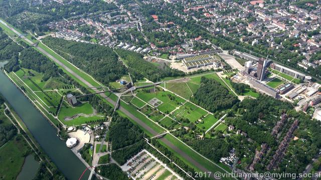 An aerial photo of the Nordstern Park with the Rhine-Herne Canal and the Emscher River.