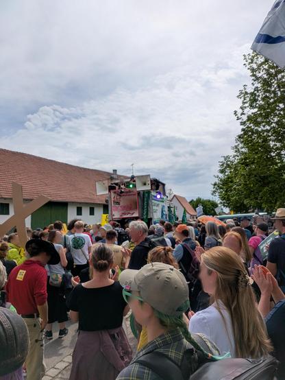 Gruppe von Aktivisti in Reichling am Ammersee bei der KoaGas Demo.