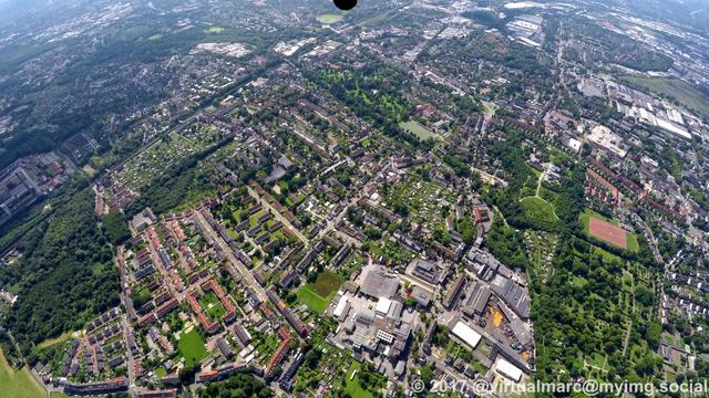 An aerial photo of the north of Essen: Altenessen, Stoppenberg and Zollverein. You can see some industrial sections but also many living quaters between many green places and trees.