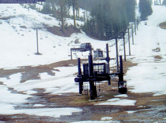 Yosemite Hospitality operates a webcam at the Badger Pass Ski Area so you can check current conditions and activity.