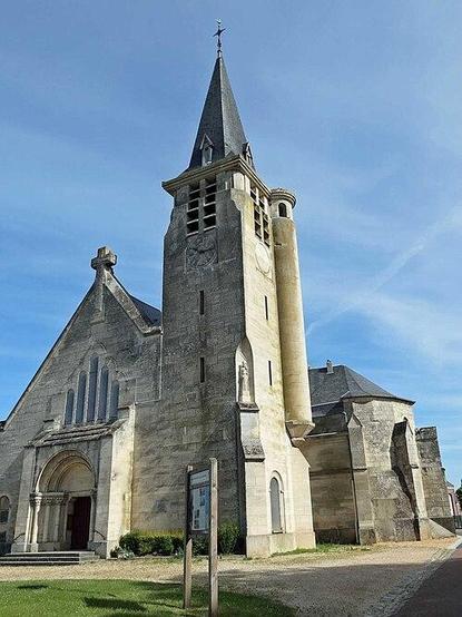Restes de l'église à #Carlepont (#Oise) Construction XVe siècle. Eglise (restes) : inscription par arrêté du 14 février 1928.
Suite 👉 https://monumentum.fr/monument-historique/pa00114563/carlepont-restes-de-leglise
#Patrimoine #MonumentHistorique
Photo CC-BY-SA 4.0 : WCOMFR