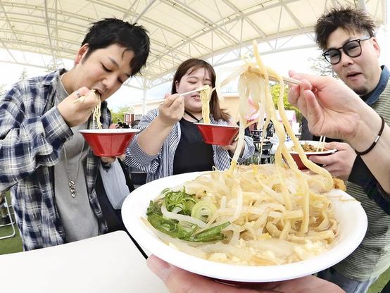 最高の一杯、止まらぬ箸 郡山で「ふくしまラーメンワールド」開幕:イベント・レジャー - 福島民友新聞社