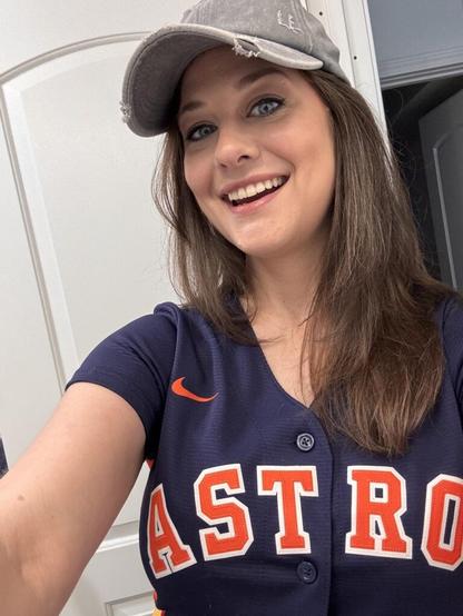 Going to cheer on the Stros in Chicago today! Let’s gooo!