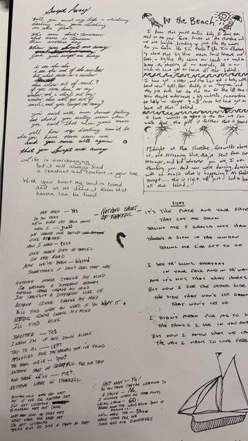 Text zum Song „Swept Away“ der Avett Brothers auf einem Innersleeve in Schreibschrift gedruckt.