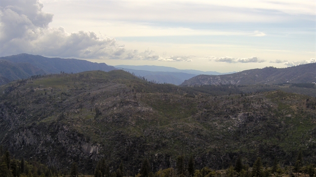 This air quality camera shows the view to the west from near Yosemite Valley and also displays current air quality and weather data.