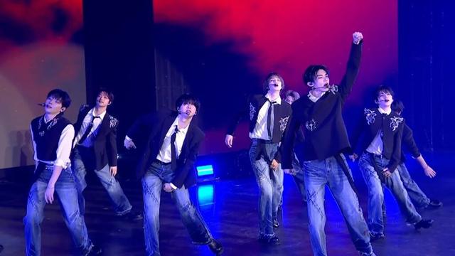 &TEAM、ガルアワ初出演で新曲「Go in Blind (月狼)」を圧巻パフォーマンス！Kは“5kmレース完走後”ステージで堂々ダンス披露　『Rakuten GirlsAward 2025 S/S』