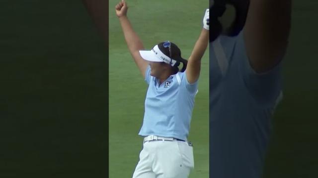 Haeran Ryu holes out for eagle to extend her lead 🤯