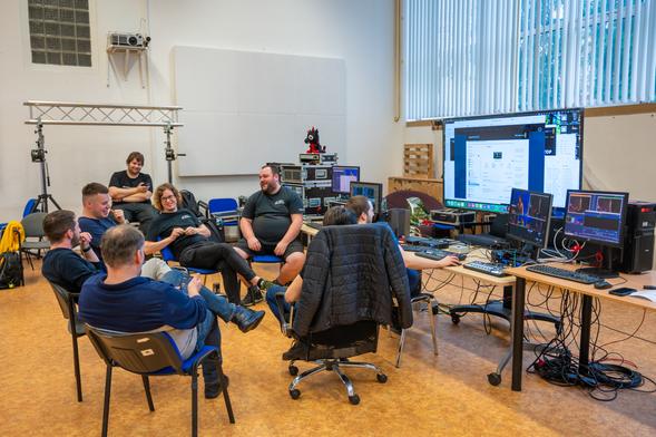 Fotografie ze srazu. Diskuze v kroužku u techniky.
Školicí centrum Silicon Hill - Praha, Strahov

Více o akci: https://f.cz/@profi_livestreaming_czsk/114206151259438614
